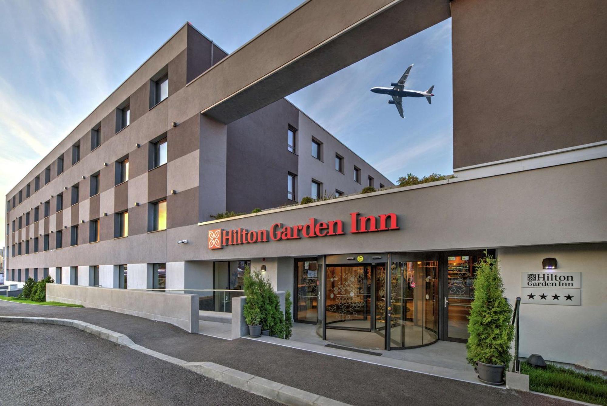 Hilton Garden Inn Bucharest Airport Otopeni Exterior foto